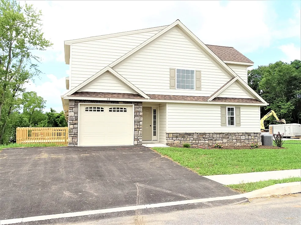 3 bed, 2.5 bath, 1461 sqft, $2,095 — Photo 1