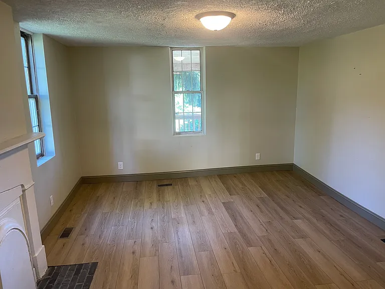 430 S Main St — Photo 8