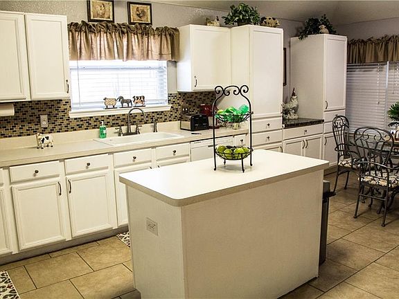 3rd image of 1069 Cove Hollow Dr