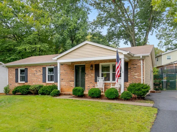 102 Middlesex Dr, Charlottesville, VA 22901