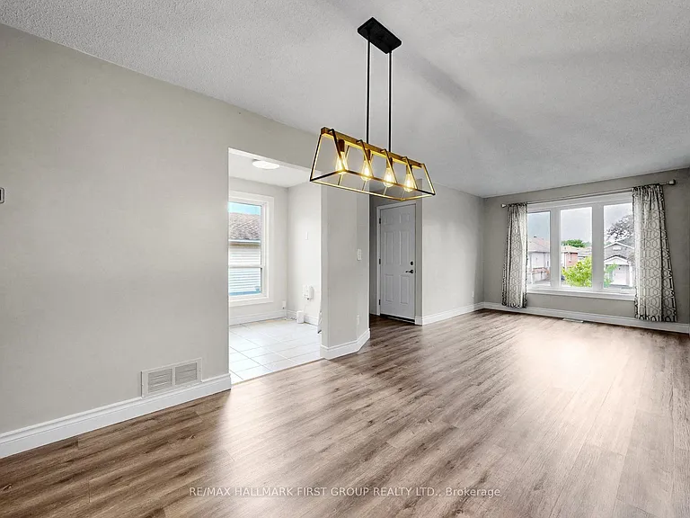 1443 Connery Cres #UPPER — Photo 3
