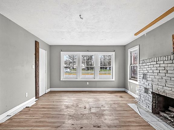 4th image of 2124 N Kansas Expressway