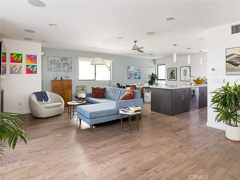 121 E Walnut Ave — Photo 5