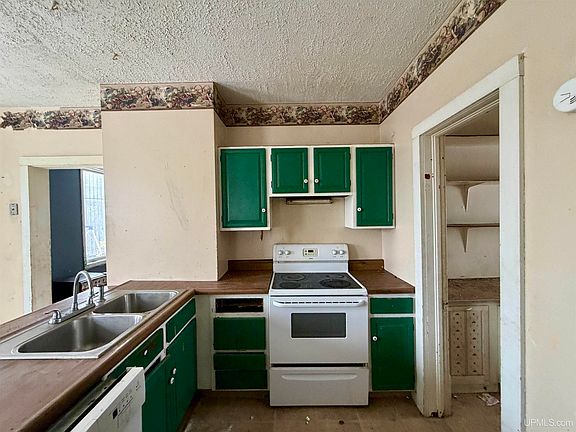 4th image of 613 N 9th St