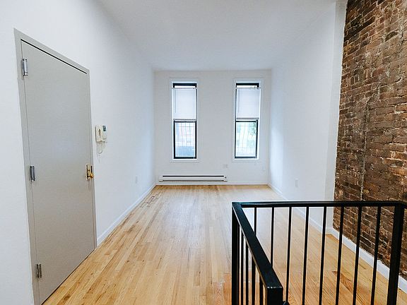 5th image of 479 Warren St #B