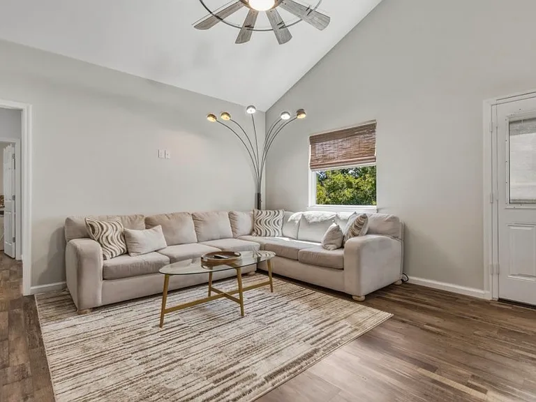 23 Lance Ln — Photo 4