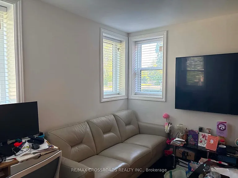 62 Sanders Blvd — Photo 3