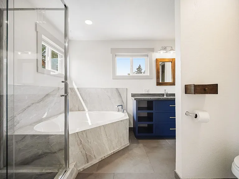 5703 N Regal St — Photo 33