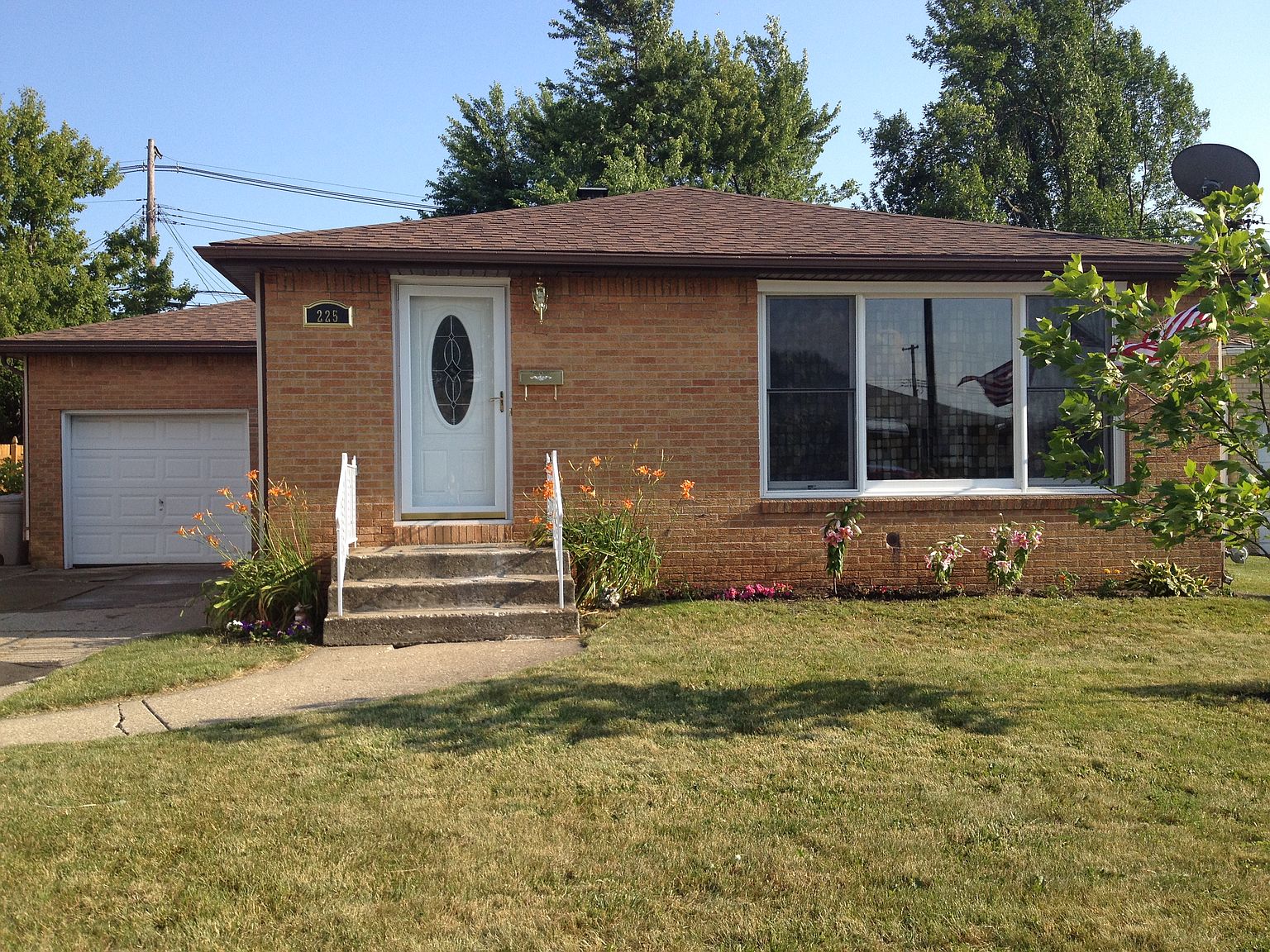 225 Lydia Ln, Cheektowaga, NY 14225 Zillow