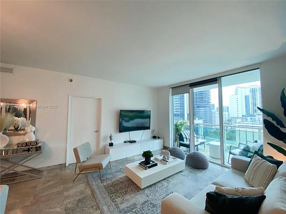 4th image of 951 Brickell Ave #12