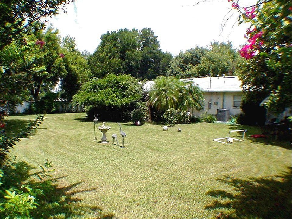 EXTERIOR PRIVACY FENCED BACK