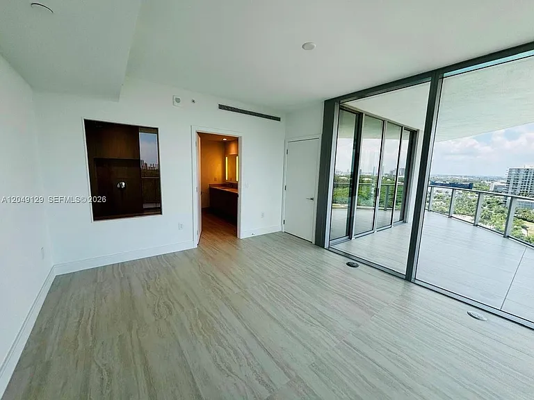 2411 Laguna Circle North 1411 #1411 — Photo 22