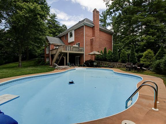 3rd image of 1615 Sunberry Cir