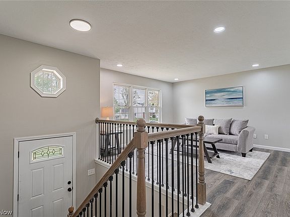 3rd image of 36711 S Lake Shore Blvd