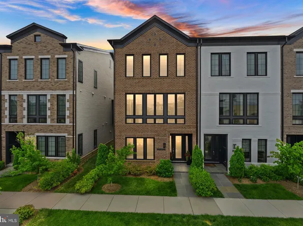 20291 Savin Hill Dr, Ashburn, VA 20147
