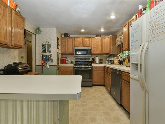 3rd image of 171 Patricia Dr