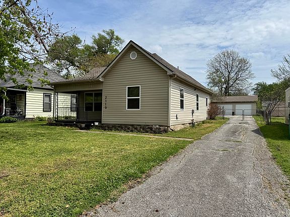 2nd image of 2110 N Pickwick Avenue