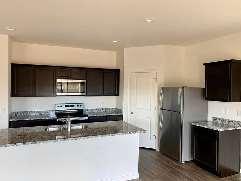 389 S Soledad Ln — Photo 3