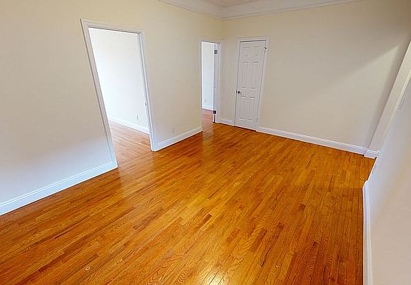 3rd image of 71-73 Yellowstone Blvd #2