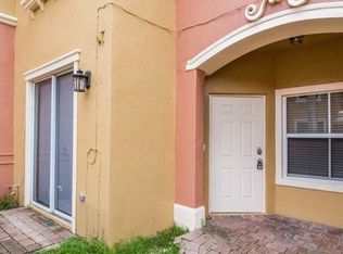 10656 SW 6th St, Pembroke Pines, FL 33025