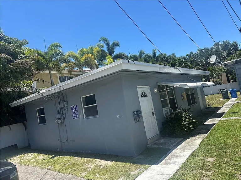 1271 NE 32nd St #A — Photo 5