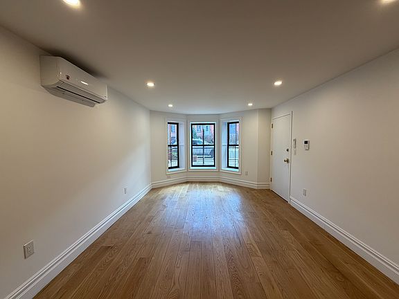 4th image of 753 Hancock St #1