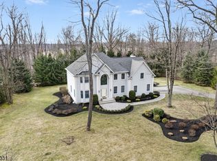 5 Hunters Trl, Chester, NJ 07930