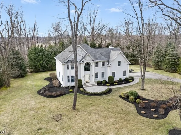 5 Hunters Trl, Chester Twp., NJ 07930