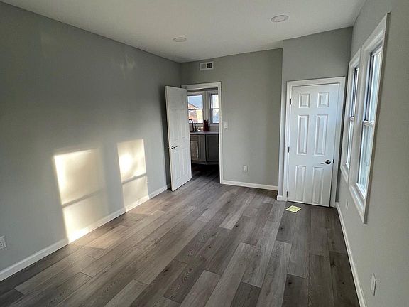 5th image of 3200 Calvert Ave APT A