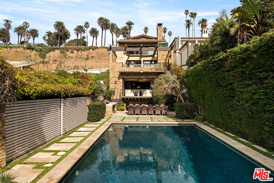 7 bed, 7.5 bath, 8000 sqft, $130,000 — Photo 3