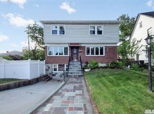 25401 W End Dr, Little Neck, NY 11362