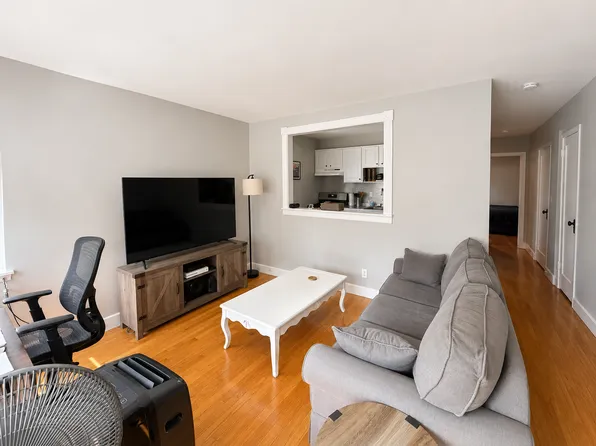 135 Farragut Rd APT 18, South Boston, MA 02127