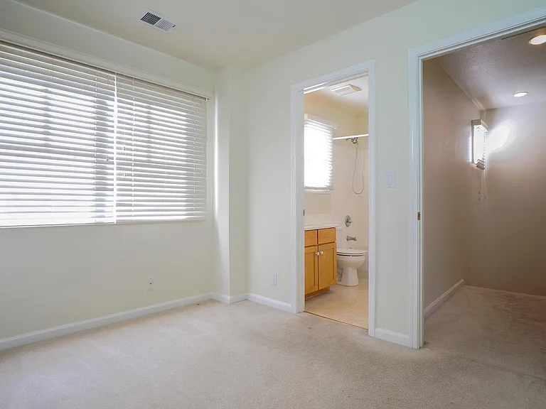 558 Driscoll Pl — Photo 21