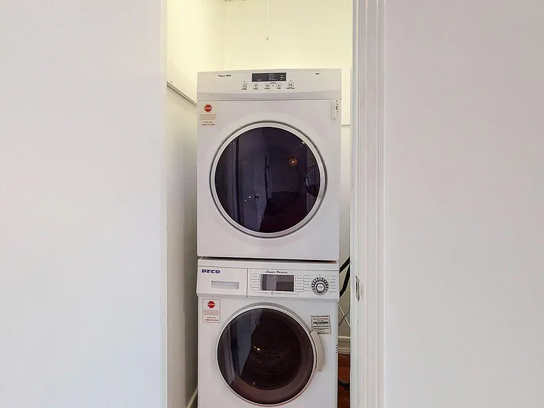 FULL SIZE FRONT LOADING WASHER & DRYER IN UNIT
