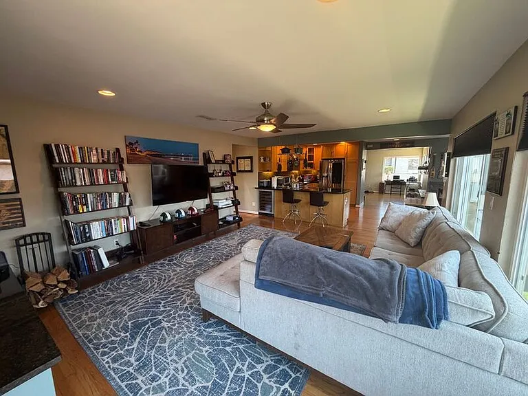 3628 Lloyd Pl — Photo 4