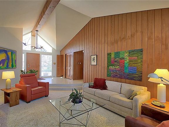 5th image of 860 Haywood Dr