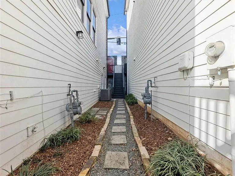 378 Bill Kennedy Way SE — Photo 56