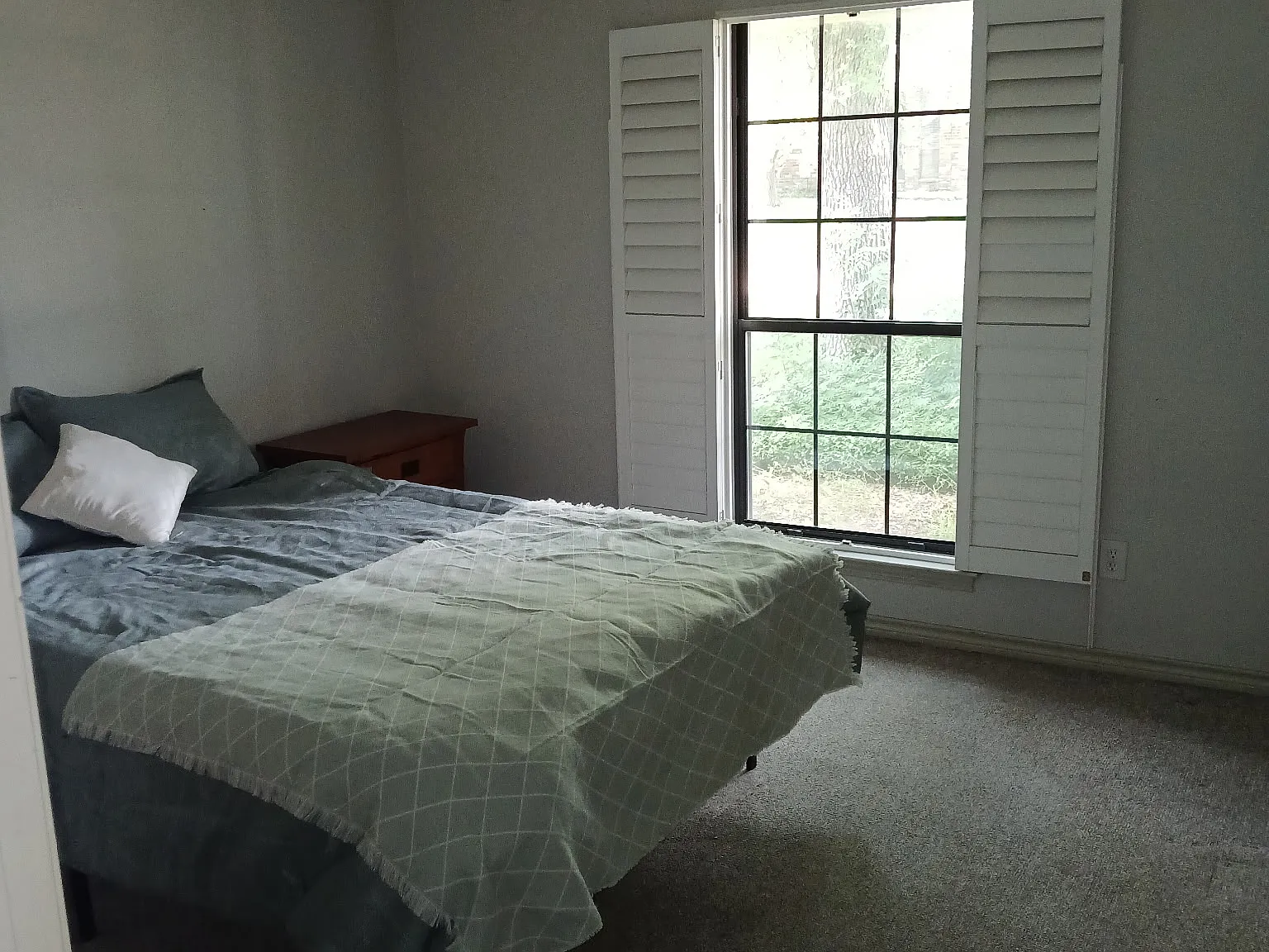 4 bed, 4.5 bath, 4000 sqft, $1,000 — Photo 1