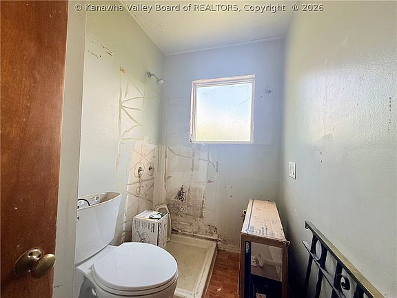5th image of 1514 Woodbine Ave
