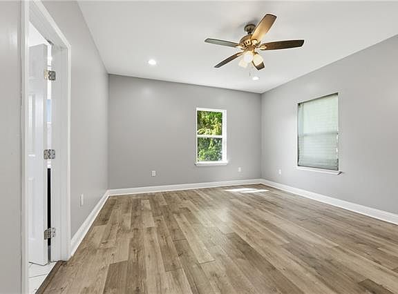 5th image of 2318 Seminole Pl