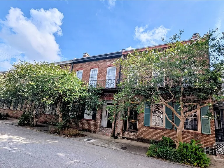 510 E State St — Photo 2