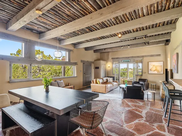 42 Entrada, Santa Fe, NM 87507