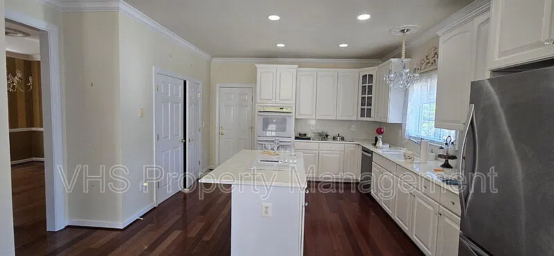 4 bed, 3.5 bath, 3445 sqft, $3,300 — Photo 3