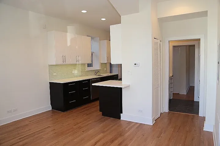 1547 W Wabansia Ave #2F — Photo 2