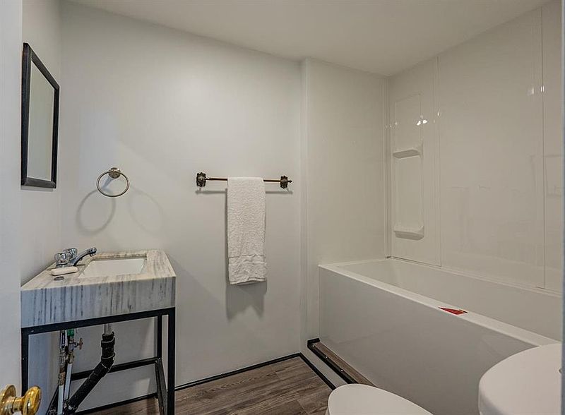 Winnipeg Apartment for rent - 3 Bedrooms — photo 12