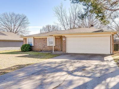 625 NW Charlyne Dr, Burleson, TX, 76028