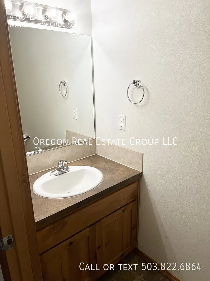 Beautiful 3-Bedroom Home in Desirable Orchard Lair! — Photo 3