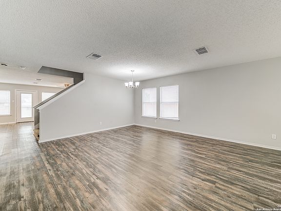 2nd image of 5922 Encanto Point Dr