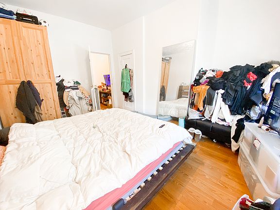 5th image of 113 Graham Ave APT 3R