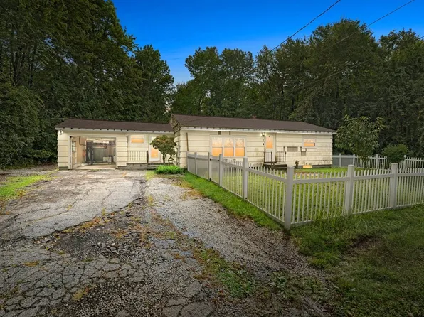 7 Woodland Dr, Leicester, MA 01524